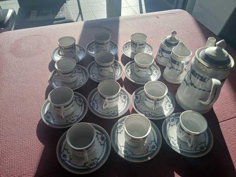 Serviço de café, nunca serviu.