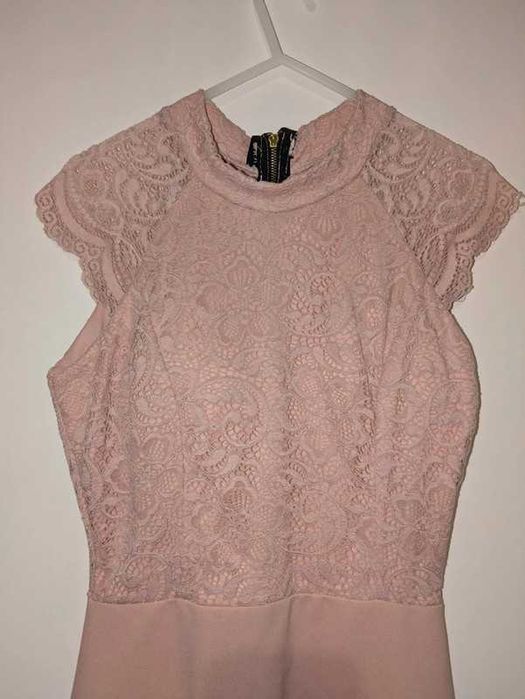 Vestido rosa com renda