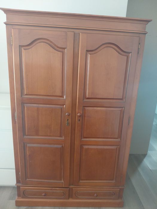 Roupeiro e televisão