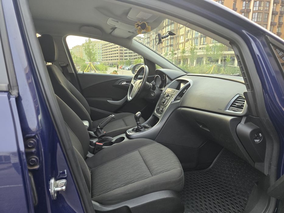 Opel Astra J  2013
