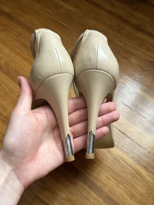 Отдам бесплатно туфли 37 размер