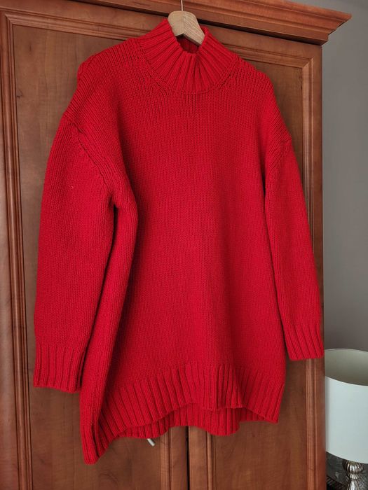 Sweter długi czerwony półgolf