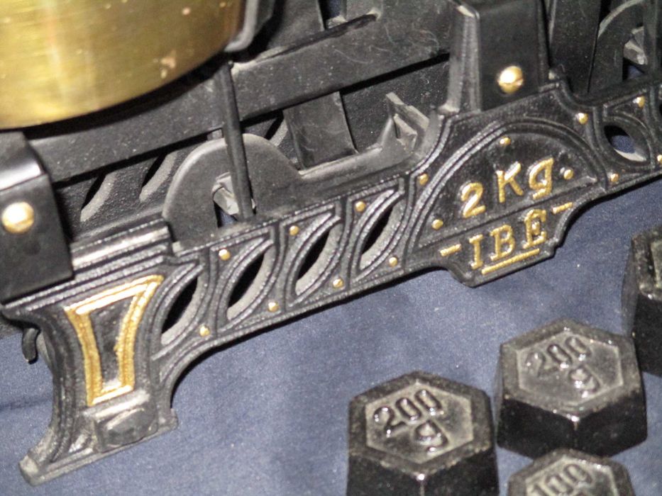 Balança de Pratos IBê 2 Kg em Bronze com Pratos