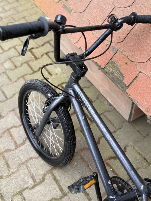 Czarny piekny bmx