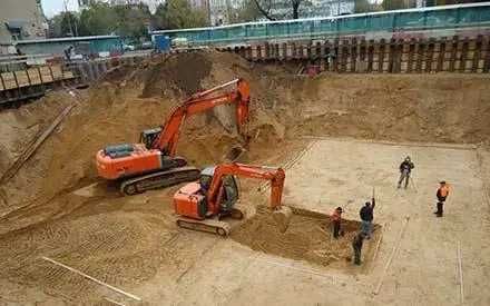 Копання котлованів, демонтаж будівель, вивіз будівельного сміття