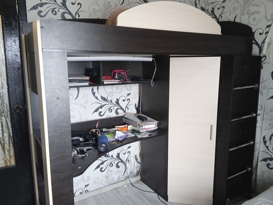 Кровать двухъярусная со шкафом и столом