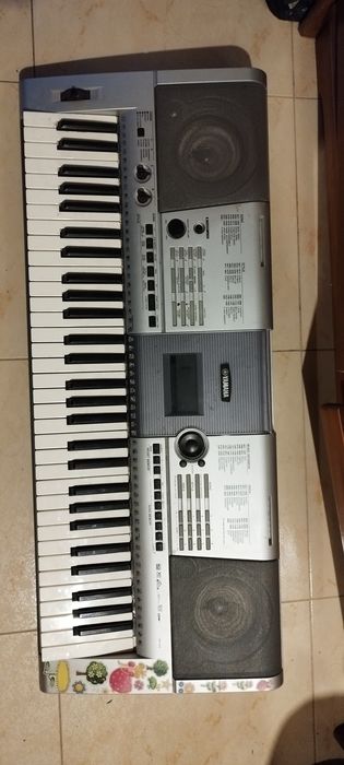 Órgão Yamaha eletrônico