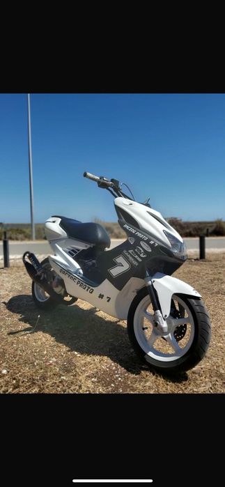 Yamaha aerox 70cc com bastante material