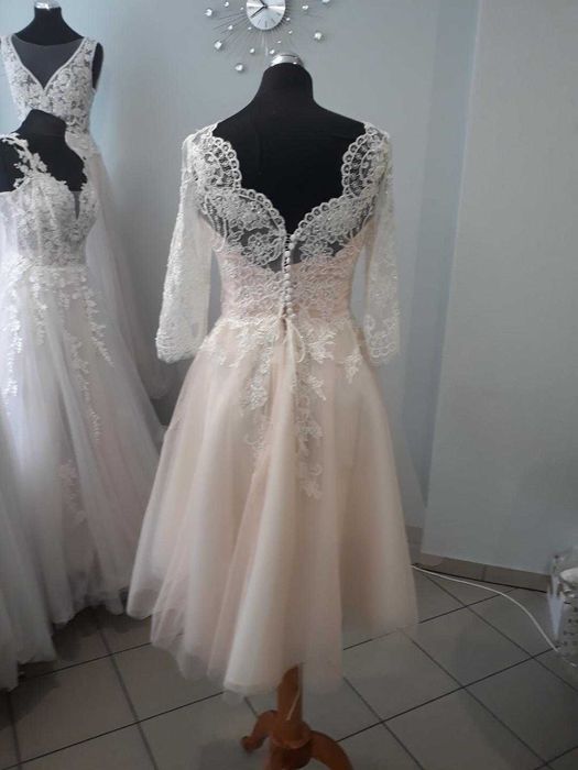 Suknia ślubna - krótka.