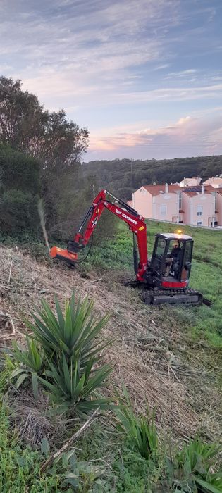 Escavações terraplanagens e limpeza de terrenos