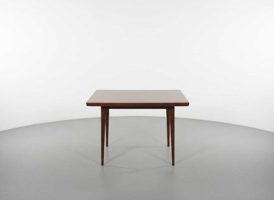 Mesa estilo Mid-Century Modern