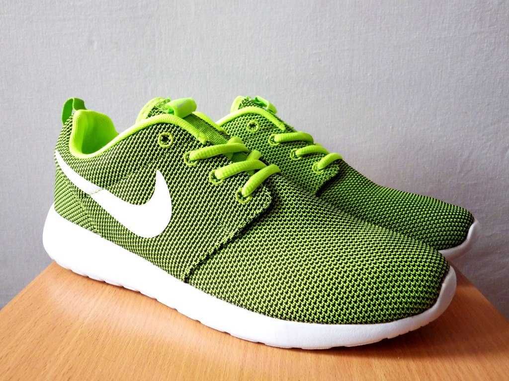 Green nike roshe best sale