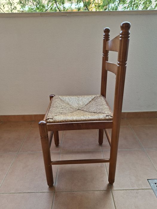 Cadeira de madeira