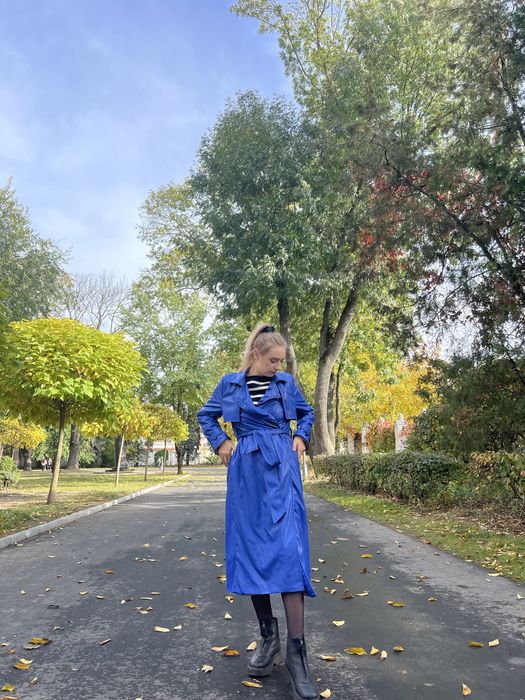 Тренч у синьому кольорі