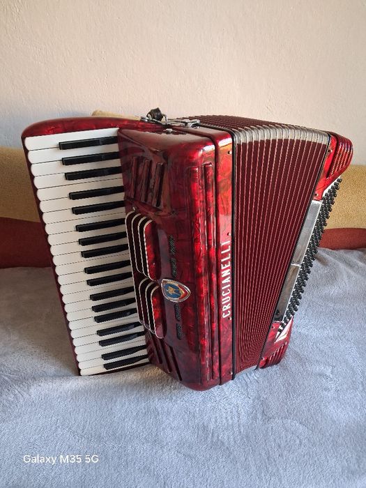 Akordeon Crucianelli 120 bas. Zamienię.