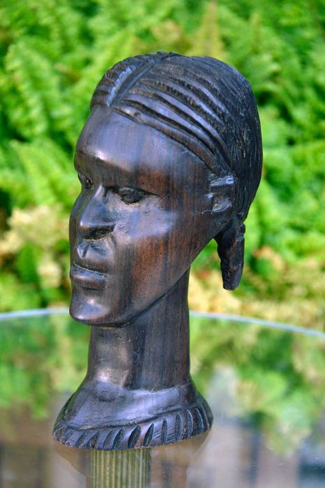 Busto de cabeça tribal africana