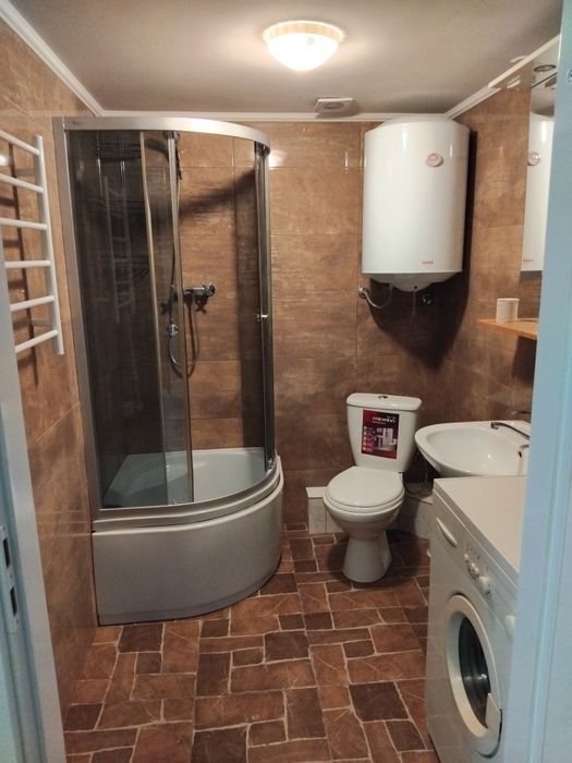 Продам 1 ком.кв,студио 28 +6кв.м.( своя)