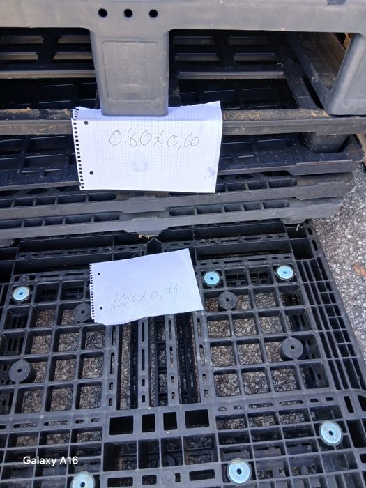 Lote de paletes de plastico