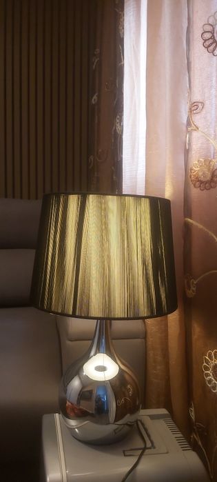 Candeeiro sala preto com pé em cinza prata