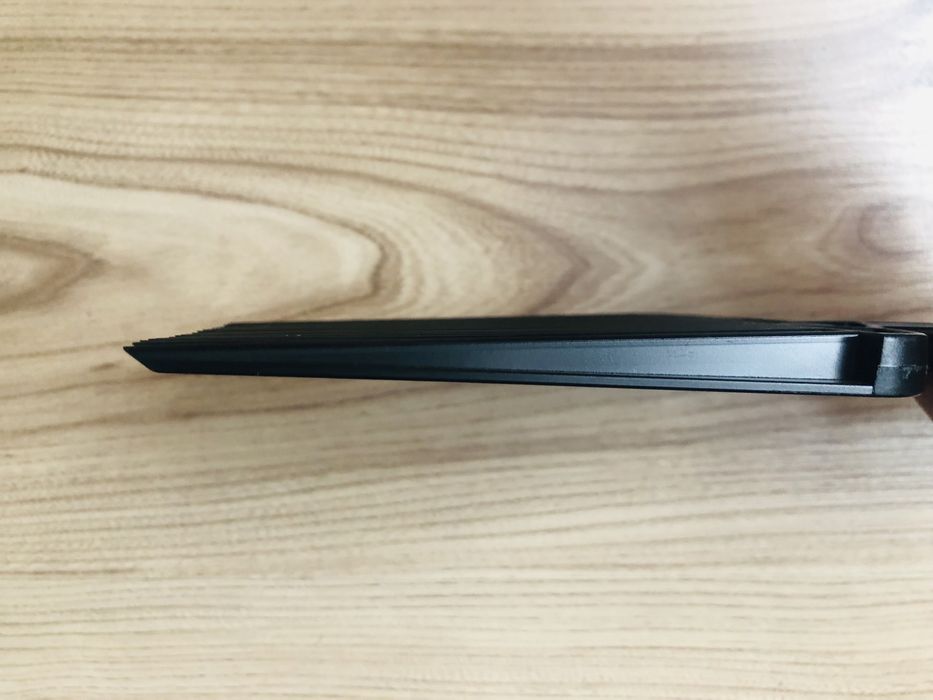 Grzebień fryzjerski z poziomicą do strzyżenia włosów na jeża