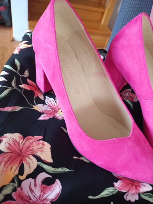 Półbuty eleganckie zamszowe.