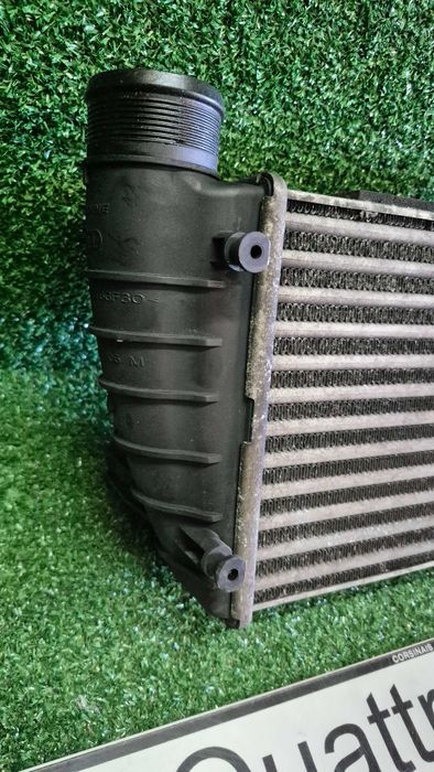 Intercooler Original Audi A4 B6 B7 8E 1.8T 1.9 TDI 2.0 TDI Ref. 8E0145806M em excelente estado