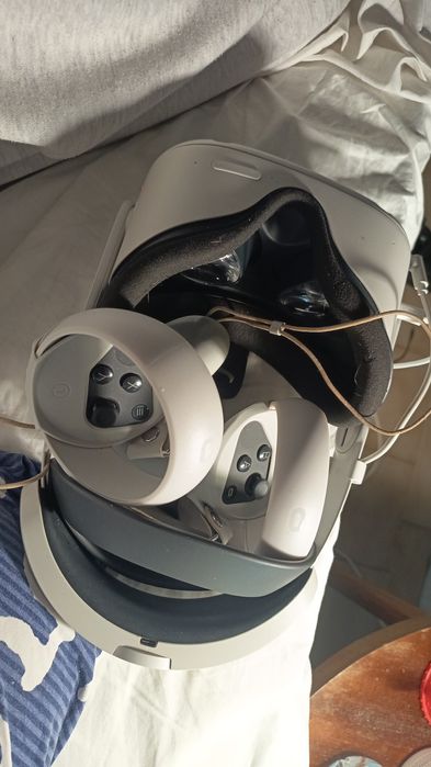 Meta quest 2 com 1 mês de vr plus