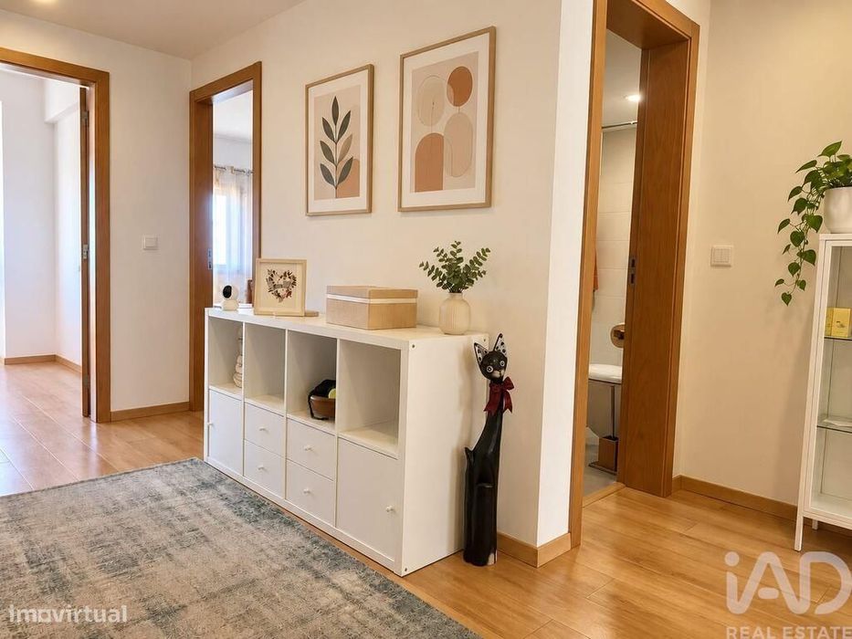 Apartamento T3 em Mina de Água de 120 m2