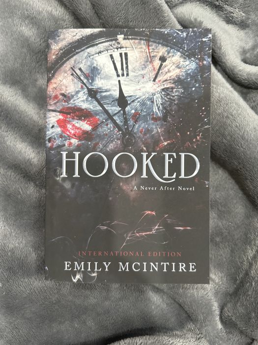 Hooked - Emily Mcintire (inglês)