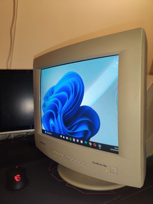Monitor Samsung SyncMaster 700s428223343048806402