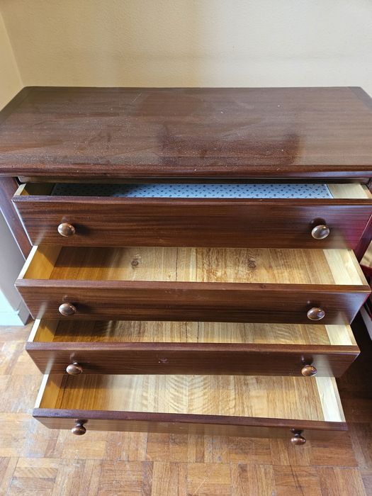 Comoda em madeira maciça