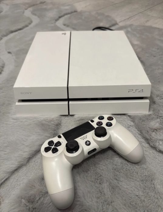 Playstation 4 FAT z padem + 3 gry