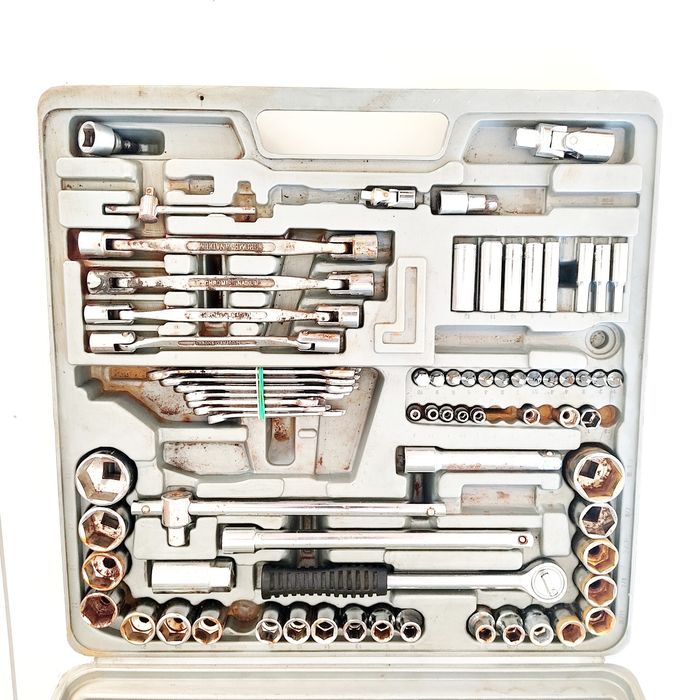 Zestaw kluczy nasadowych calowe i metryczne