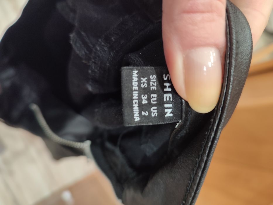 Spodnie rurki woskowane czarne rozmiar XS