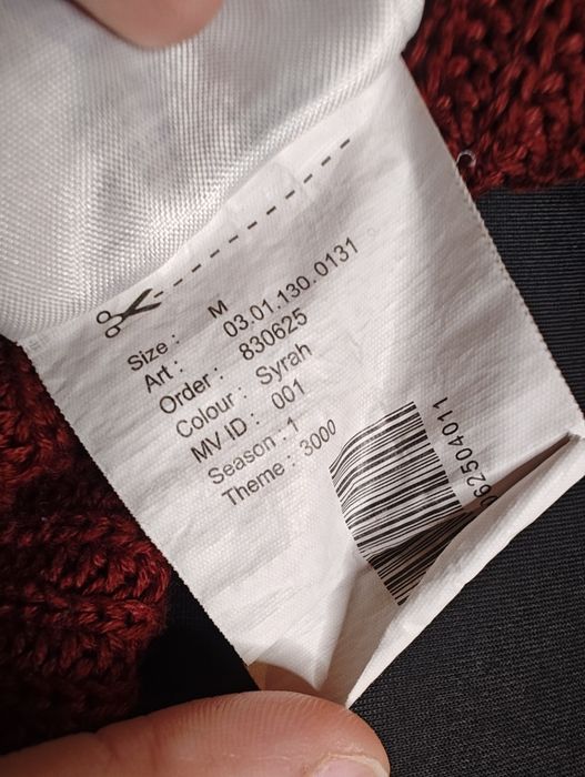 Oversizowy sweter burgundowy z koronkowym dekoltem V.   M / 38 AMISU