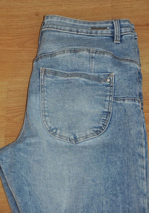 Damskie jeansy Mohito rozm. 40 nowe