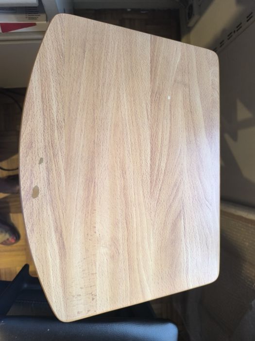 Mesa para escritorio, várias prateleiras para colocar impressora