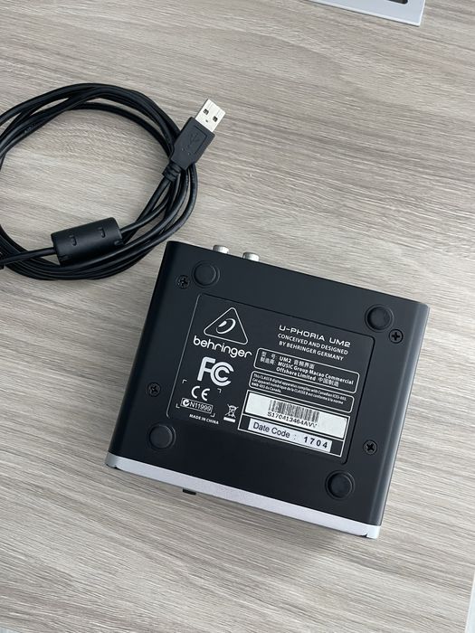 Звукова карта Behringer U-Phoria UM2
