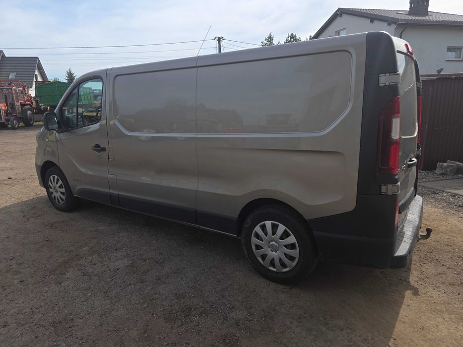 RENAULT TRAFIC 2015 rok blaszak