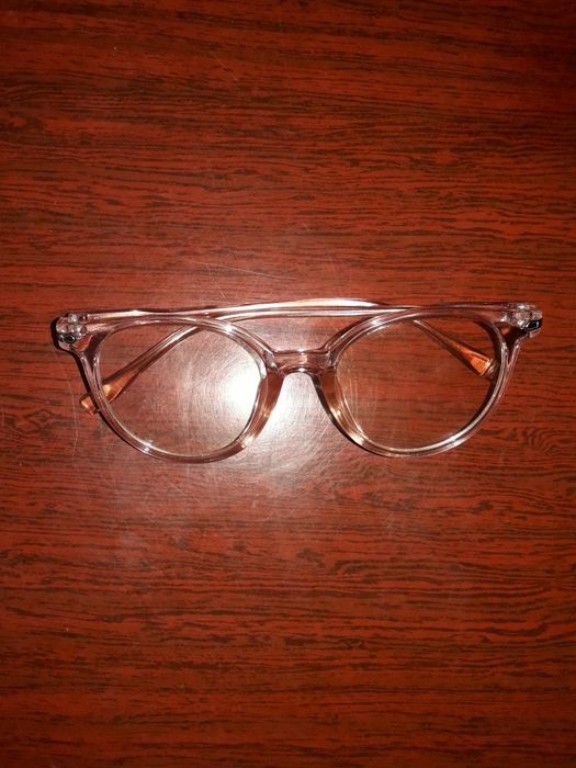 Жіночі окуляри для комп'ютера.