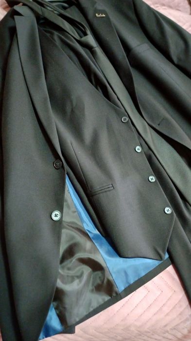 Класичний чорний костюм