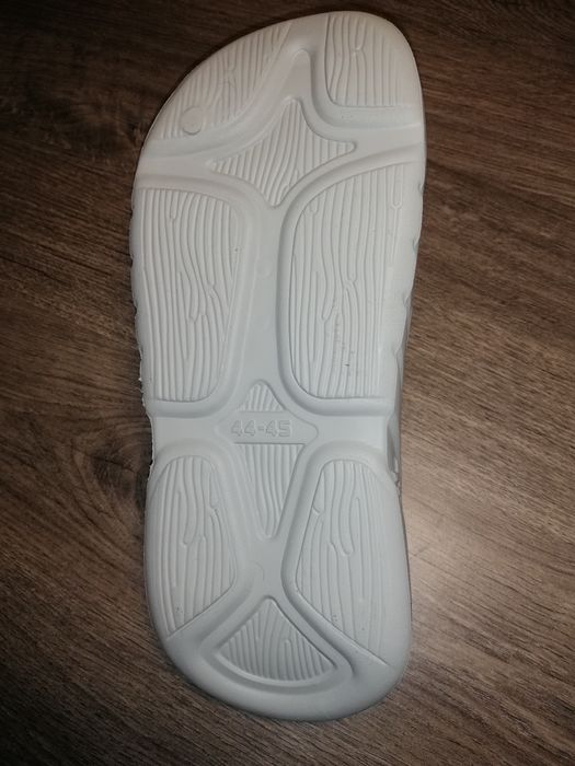 Літні модні шлепанці