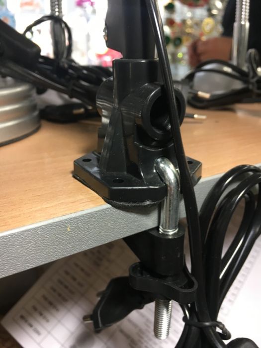 Настольна лампа на струбцині  МТ-800В