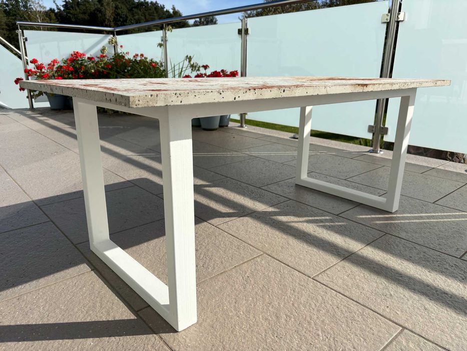 Stół ogrodowy, stolik kawowy, efekt rdzy