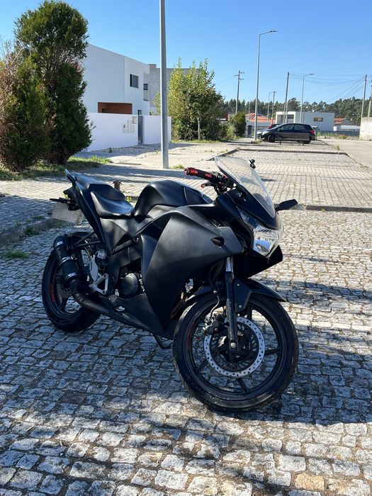 Honda CBR 125r em bom estado