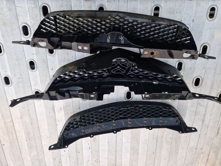 Grill Atrapa Mazda 323f BJ Premacy 622