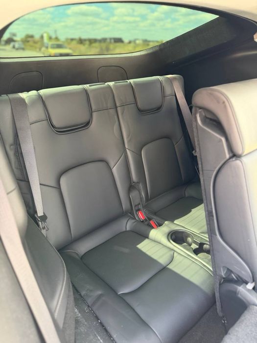 Tesla model Y 2021 года
