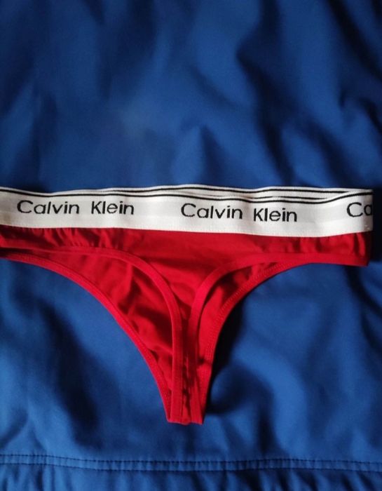 Majtki stringi Calvin Klein