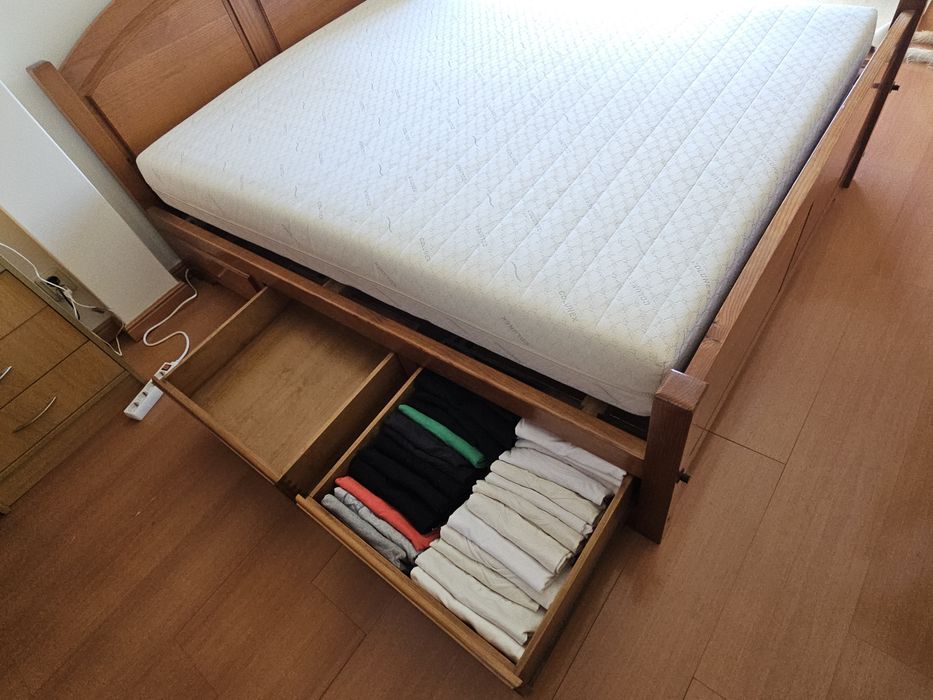 Cama em cerejeira maciça com gavetas 145 x 200