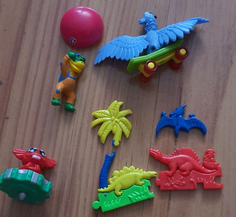 Figurki kinder niespodzianka małpki minionki starwars hot wheels